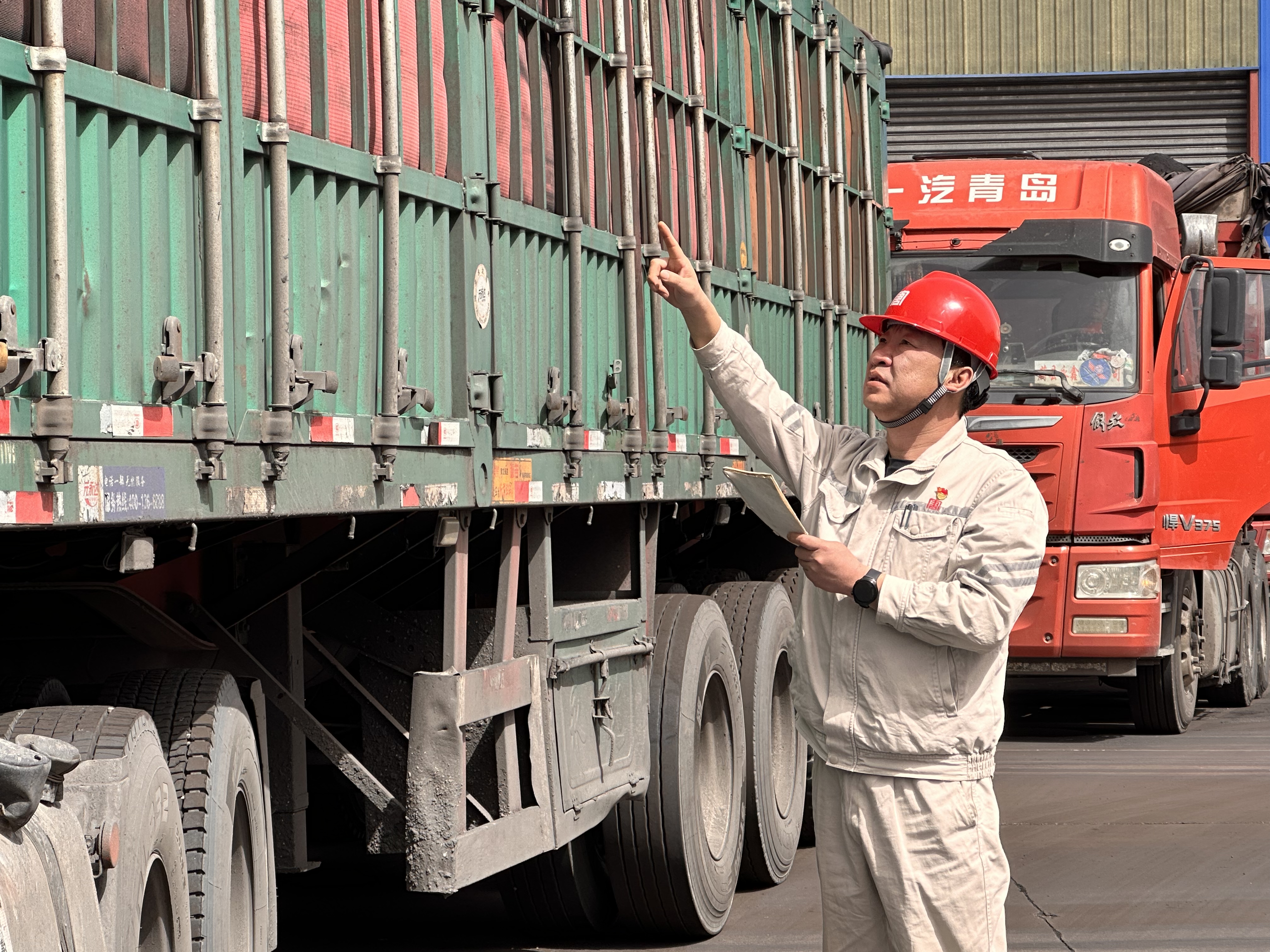 1715134162456031337.jpg 2.檢查運輸車輛情況,確保運輸車輛出廠接卸安全.jpg