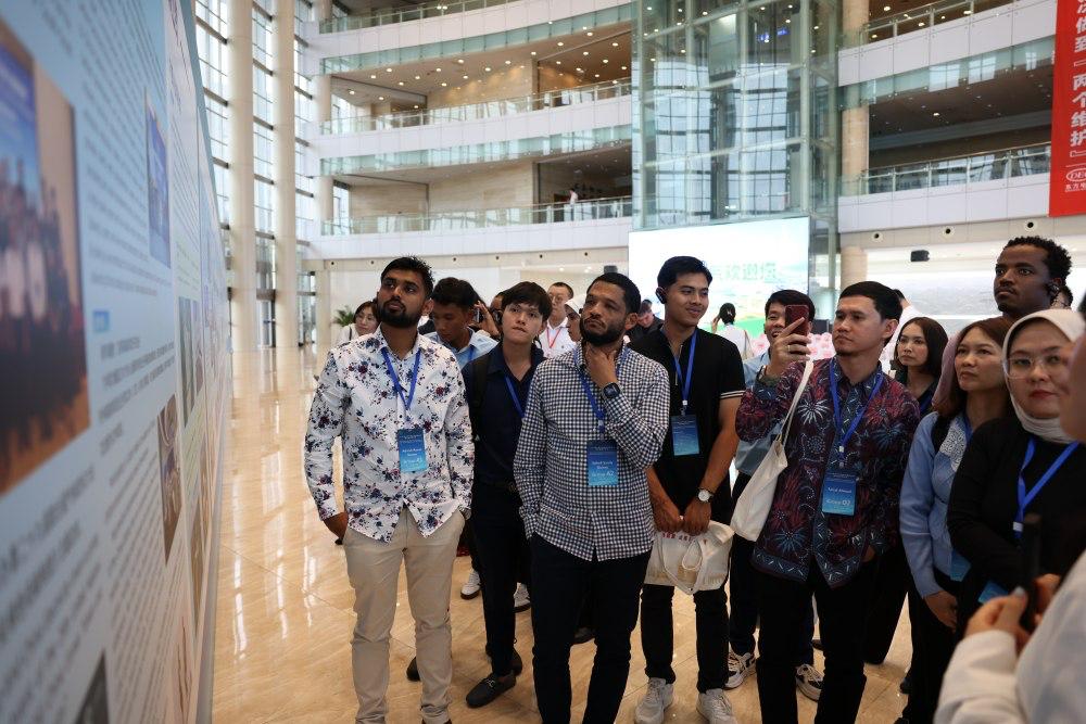 學員參展。黃雙湖攝