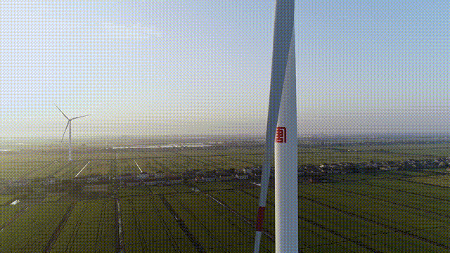 1661406461580086895.gif 無人機拍攝到的風電畫面 (1).gif